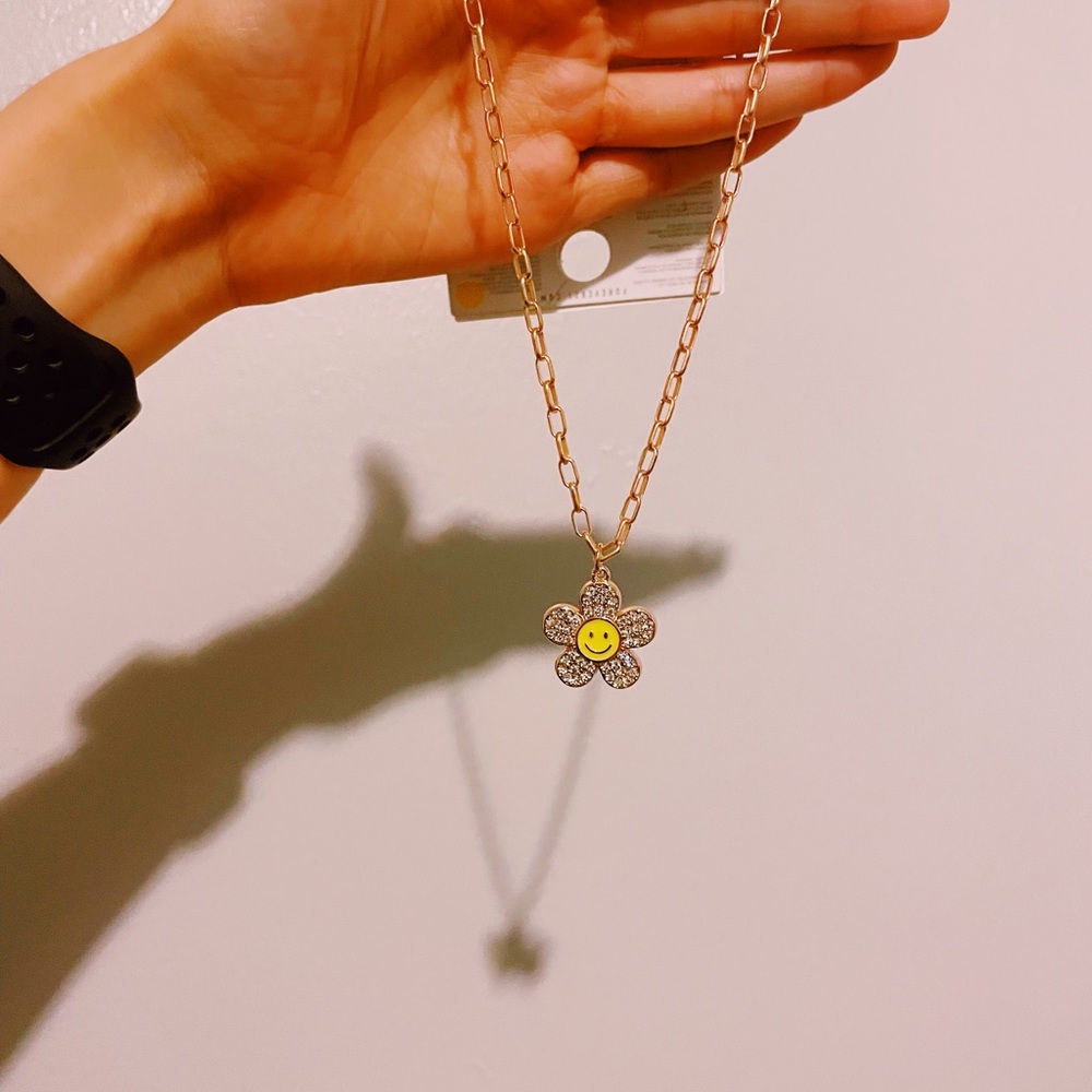 Gold chain with white flower